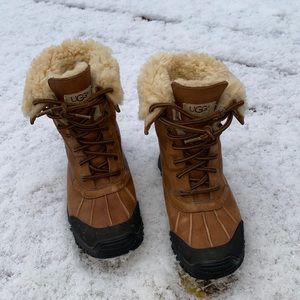 UGG Adirondack Snow Boots, size 6